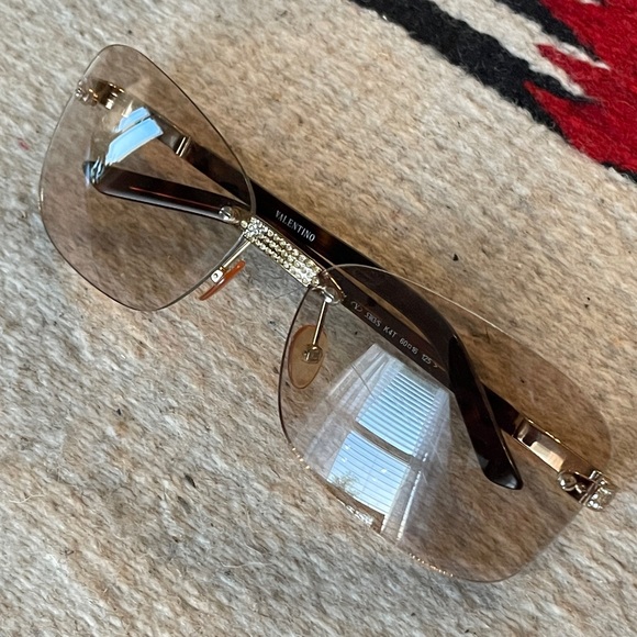 Valentino Rimless Sunglasses - Picture 4 of 16